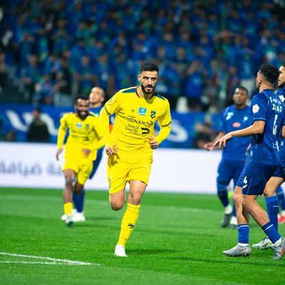 سبب طريف وراء تأخر انطلاق مباراة الفتح والحزم بالدوري السعودي