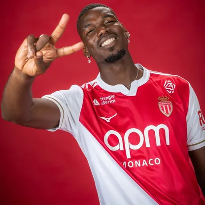 بول بوغبا بقميص موناكو بعد توقيع عقده مع الفريق - 28 يونيو 2025