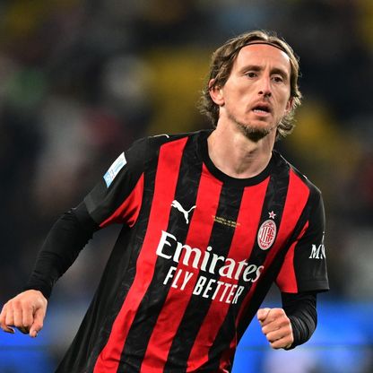 ميلان يمدد عقد الكرواتي لوكا مودريتش حتى 2027