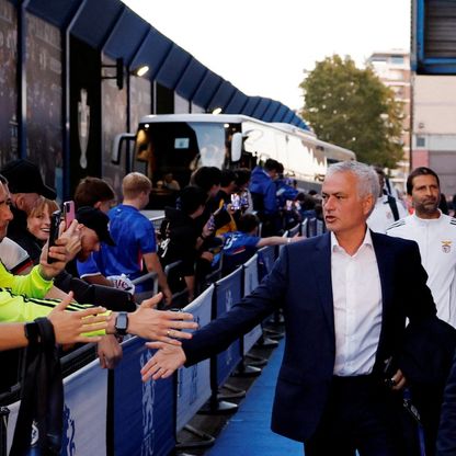 مورينيو يحصل على هدية خاصة في إنجلترا ويستعيد ذكريات قديمة