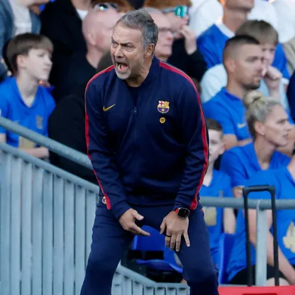 هانزي فليك خلال مباراة برشلونة وبرمنغهام الودية - 31 يوليو 2026