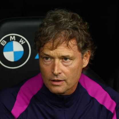 سورغ يثق في قدرة برشلونة على تجاوز الخسارة ويدافع عن لامين يامال