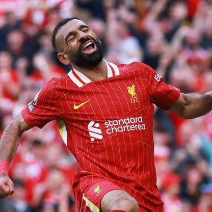 شاهد.. نونيز يثير استياء محمد صلاح ويركض بغرابة خلف "الملك المصري"