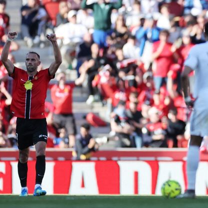 بعدما أبكى ريال مدريد.. موريكي هدّاف مايوركا يستسلم لدموعه ويشرح السبب