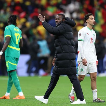 مدرب السنغال يعترف بالخطأ ويعتذر عن مطالبة لاعبيه بالانسحاب