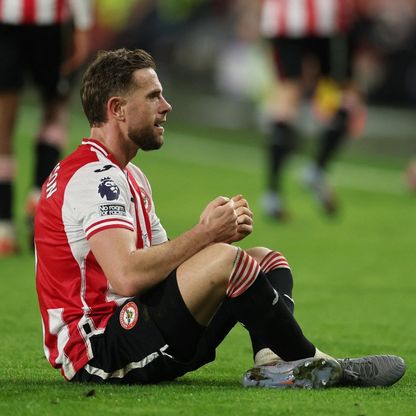 هندرسون يحتفل على طريقة زميله الراحل جوتا بعد تسجيل هدف لبرينتفورد