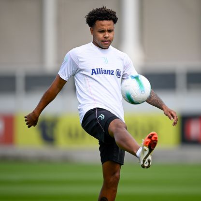 يوفنتوس يدين اساءات عنصرية ضد لاعبه ماكيني خلال مواجهة بارما