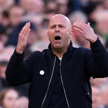 آرني سلوت سعيد بنجاح ليفربول في الركلات الثابتة أخيراً بعد عناء