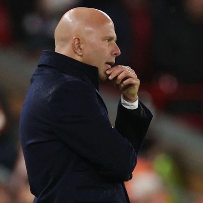 سلوت يكشف سبب الانهيار ومندهش من الحديث حول عقده مع ليفربول