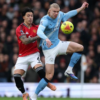 مارتينيز يتحدى سكولز بعد إيقافه خطورة هالاند