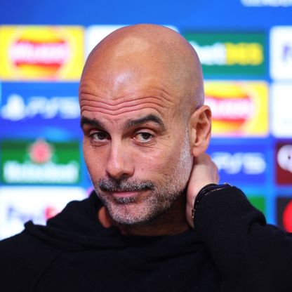 بيب غوارديولا يشعر "بحرج وخجل" بعد تعنيفه مصوّراً بالدوري الإنجليزي