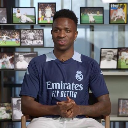 فينيسيوس يغلق الباب أمام شائعات رحيله عن ريال مدريد