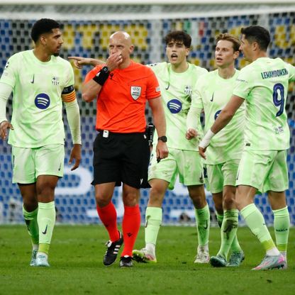 بعد الجدل الكبير.. حكم المباراة يعترف بخطأ لصالح برشلونة أمام إنتر