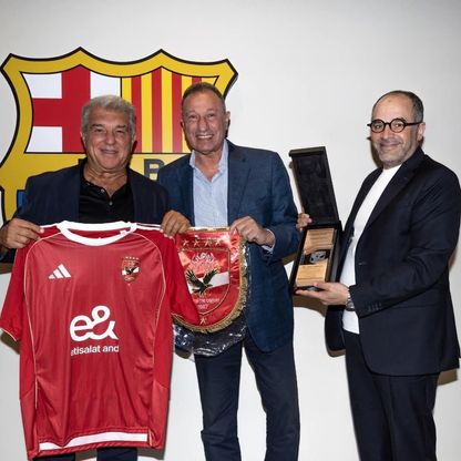 اجتماع بين الخطيب ولابورتا رئيس برشلونة بخصوص "استاد الأهلي"