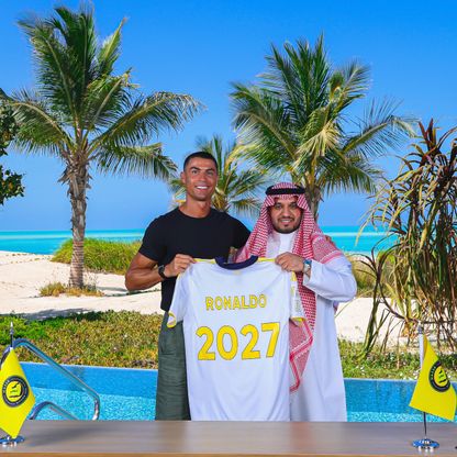 رونالدو بعد تمديد عقده مع النصر: فصل جديد ولنصنع التاريخ معاً