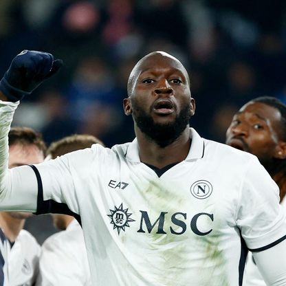 نابولي يعبر أتالانتا بثلاثية ويعزز صدارته للدوري الإيطالي