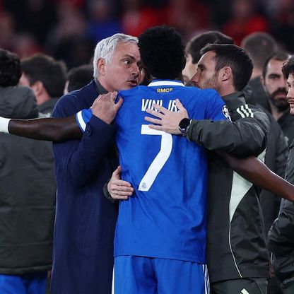 بدأ العمل عن بُعد.. مورينيو كان أول من يعلم بشجار فالفيردي وتشواميني