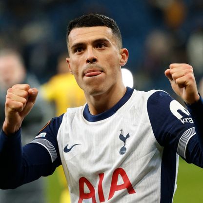 بورّو مدافع توتنهام يعادل رقم أرنولد في الدوري الإنجليزي