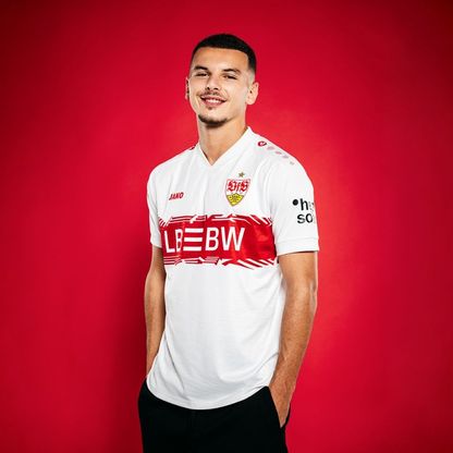 بوعناني يلتحق بشتوتغارت ويصبح سادس جزائري في الدوري الألماني