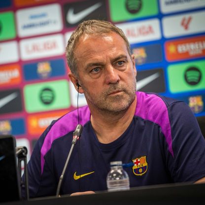 وفاة والد هانزي فليك مدرب برشلونة.. فهل يحضر الكلاسيكو؟