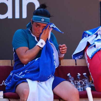 أُنس جابر.. نهاية مسيرة "وزيرة السعادة" أم استراحة محارب؟