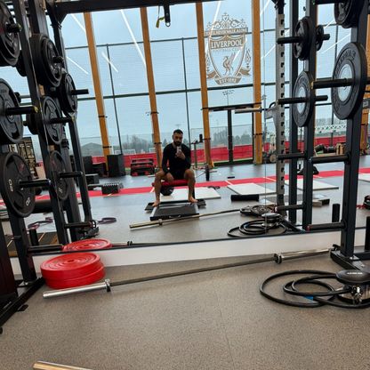 محمد صلاح "يسير وحيداً" داخل نادي ليفربول