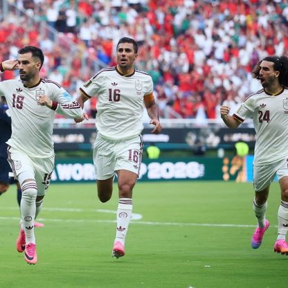 إسبانيا تُقصي أوروغواي ومقصلة بيلسا تثير ضجة كبرى بكأس العالم