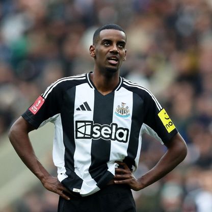 لا بديل عن الرحيل.. إيزاك يغادر منزله في نيوكاسل