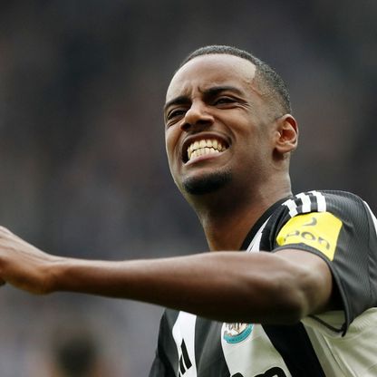 ليفربول يبدأ مفاوضاته لضم إيزاك في "صفقة قياسية"