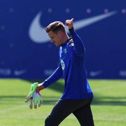 تير شتيغن "يتجاهل ضغوط" برشلونة ولا يخشى تجريده من شارة القيادة