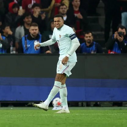 كيليان مبابي لدى إصابته بعد تسجيله هدفاً لفرنسا في مرمى تركيا بدوري الأمم الأوروبية - 25 سبتمبر 2026