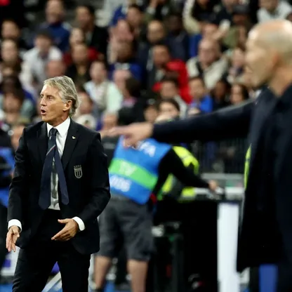 روبرتو مانشيني مدرب إيطاليا خلال مواجهة زين الدين زيدان مدرب فرنسا بدوري الأمم الأوروبية - 2 أكتوبر 2026