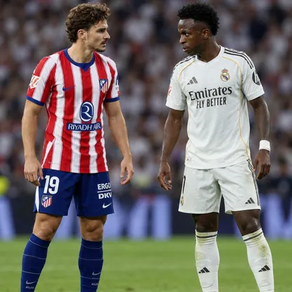 لاعب ريال مدريد فينيسيوس جونيور ومهاجم أتلتيكو مدريد خوليان ألفاريز في صورة مٌركبة