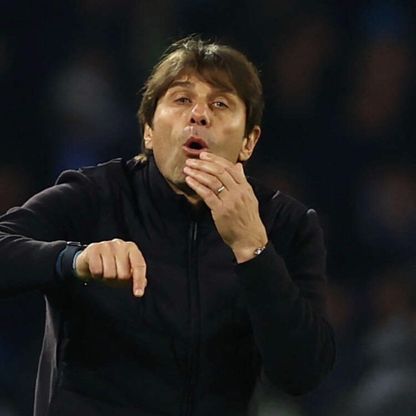 كونتي: نابولي يخوض موسماً عبثياً وهذا سبب سحب مكتوميناي