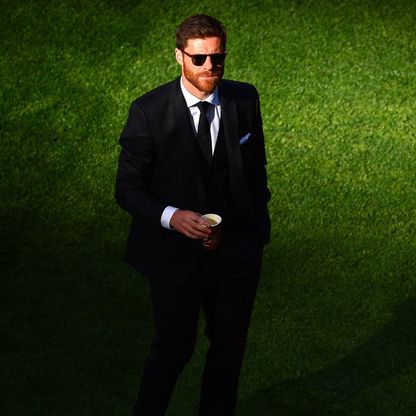 تشابي يصل منزله في مدريد استعداداً لتقديمه مدرباً للريال