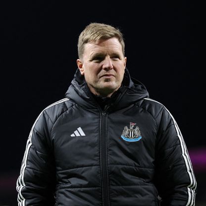 إيدي هاو يردّ على إمكانية تدريب مانشستر يونايتد بعد رحيل أموريم