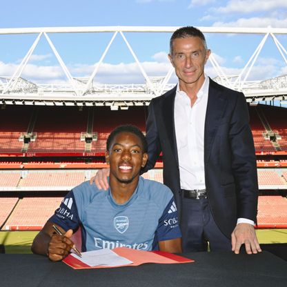 لويس-سكيلي يتعهد بالبقاء "متواضعاً" بعد تمديد عقده مع أرسنال