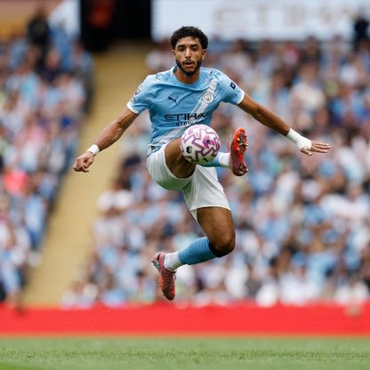 عمر مرموش يتغنى بمحمد صلاح قبل قمة مانشستر سيتي ضد ليفربول