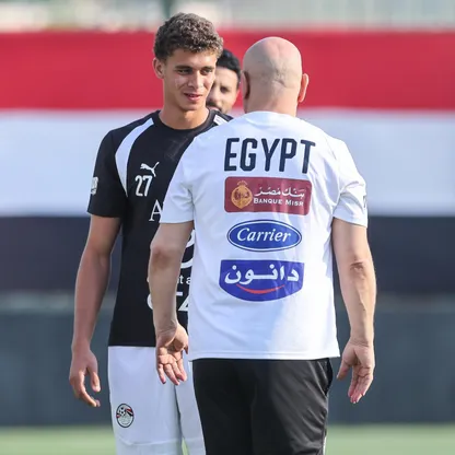 حمزة عبد الكريم مع المدرب حسام حسن في تدريبات مصر استعداداً لكأس العالم - 26 مايو 2026