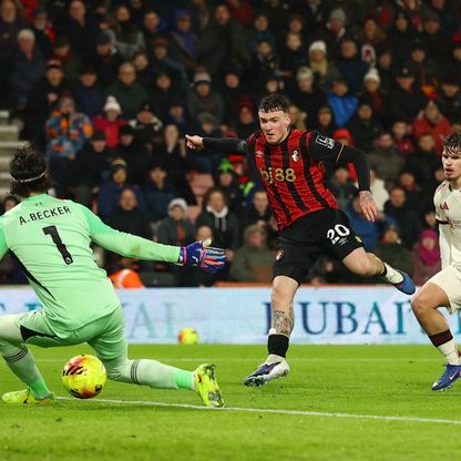 بورنموث يصعق ليفربول في الشوط الأول وفان دايك يُعيد الأمل