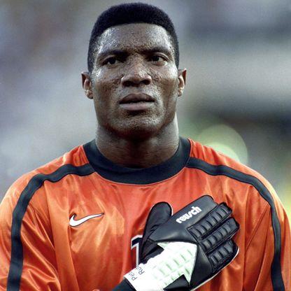 وفاة روفاي حارس نيجيريا الأشهر بعد صراع مع المرض