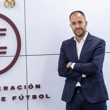 "بداية عهد جديد".. الاتحاد الإسباني يُعين رئيساً جديداً الحكام