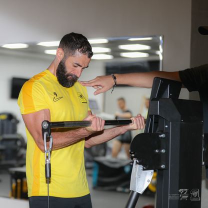 لماذا استبعد غاياردو مدرب الاتحاد بنزيما من مواجهة الطائي؟