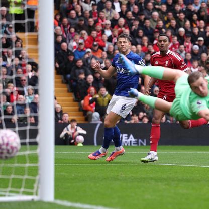 قطار ليفربول يجتاز إيفرتون ويواصل الانطلاقة المثالية بالعلامة الكاملة