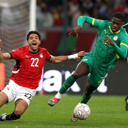 دفاع مصر يفرض التعادل على السنغال في الشوط الأول