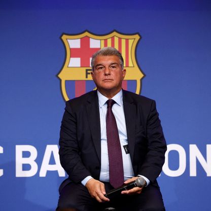 برشلونة يتهم تيباس بانتهاك سرية بياناته وتحفيز "حملة تشويه واسعة"