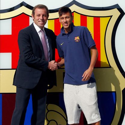 القضاء يغلق نهائياً ملف تهم الفساد بانتقال نيمار إلى برشلونة