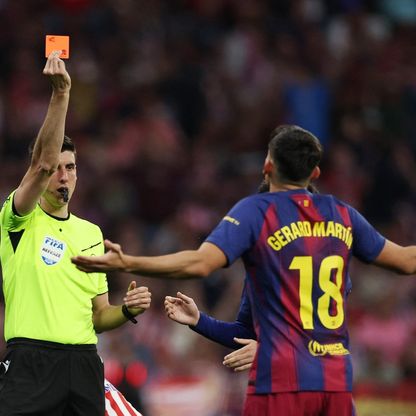 سيميوني يستشيط غضباً بعد إلغاء بطاقة حمراء لمدافع برشلونة