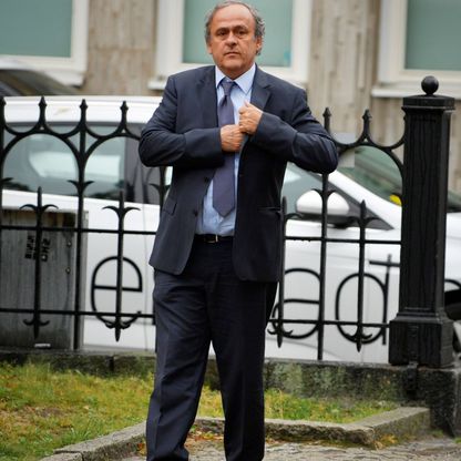 سرقة عدد كبير من جوائز الأسطورة بلاتيني من منزله بفرنسا