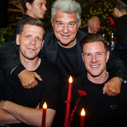 فليك يراوغ الصحفيين ويعيد تير شتيغن لحراسة مرمى برشلونة بعد 7 أشهر